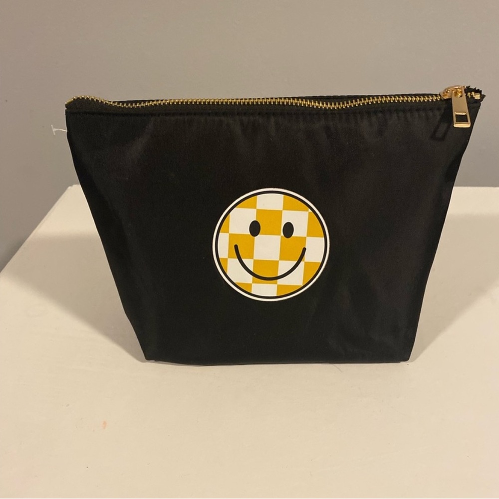 2/$20 🖤🖤 Black Smiley Face Travel Bag